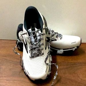 Brookes women’s shoes